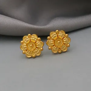 Orecchini a bottone in oro giallo reale 22k top gioielli per regalo, orecchini fatti a mano indiani, gioielli da donna con orecchini in oro 22kt, SBJ1363