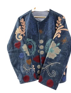 Manteau d'hiver pour femme en velours bleu, brodé Suzani, fait main, motif floral, style folklorique bohème ethnique, vintage, audacieux, en coton respirant - Product Image 3