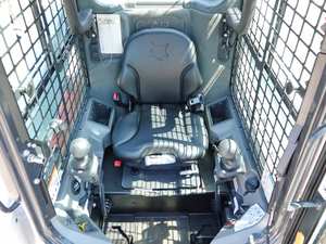 Performances puissantes d'occasion pour mini-chargeuse compacte S100 avec capacité de 6 tonnes, moteur Perkins, pompe hydraulique, prix abordable - Product Image 5