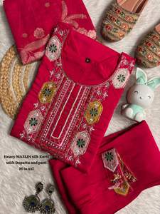 ชุดคุรตะผ้ามัสลินวิสโคสเนื้อหนา ระบายอากาศได้ดี ทรงตรง สไตล์ฤดูร้อน สำหรับผู้หญิง ลายปักแบบดั้งเดิม สวยสง่า เป็นธรรมชาติ พร้อมกางเกงและผ้าคลุมไหล่ มีหลายขนาด - Product Image 2