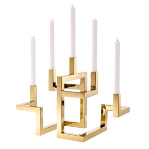 Bougeoir en métal au Design moderne avec métal en Aluminium et bougeoir de finition plaqué or fait à la main - Product Image 1
