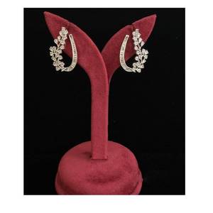 2025เครื่องประดับเงินดีไซน์ใหม่ต่างหูเพชรสังเคราะห์เซอร์โคเนียสีขาวดีไซน์รูปใบไม้หรูหราสำหรับผู้หญิง - Product Image 2