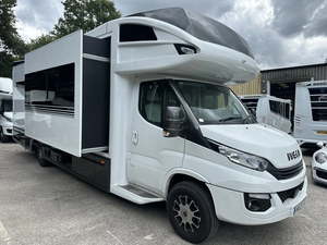 Camping-car RC Motorhomes RC9M Twin Slide Out, luxe léger, imperméable, 4x4, pour 4 à 6 personnes, véhicule tout-terrain - Product Image 1
