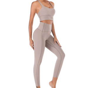 Conjunto de Yoga de Talla Grande, Material Acanalado que Abraza el Cuerpo y Brinda Soporte para Posiciones Difíciles, Leggings Transpirables, Top Corto con Frente - Product Image 1