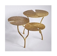 Table basse moderne en métal de luxe doré, design classique à grandes feuilles, construction élégante à trois niveaux pour salon