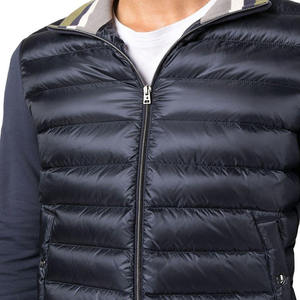 Chaqueta acolchada brillante de invierno de Warn para hombre personalizada de fabricante, chaqueta cortavientos acolchada gruesa negra con capucha, chaqueta acolchada de burbujas caliente - Product Image 3