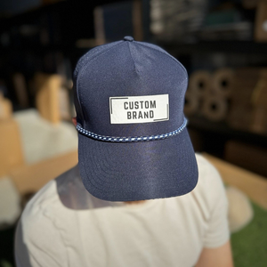 Chapeaux de baseball 5 panneaux avec logo personnalisé Tissu en coton Maille en polyester Trous découpés au laser Casquette de sport imperméable à séchage rapide Corde à bord incurvé - Product Image 1