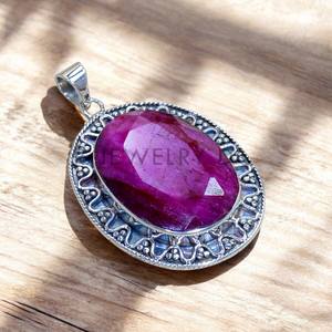 Pendentif en argent sterling 925 pur avec pierre précieuse rubis ovale traditionnelle, joli bijou bohème et pendentif de charme pour elle - Product Image 1