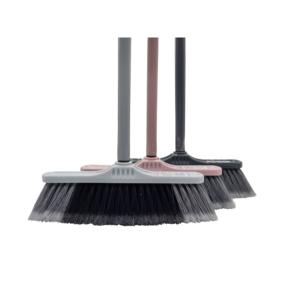 Balai d'extérieur en plastique souple PET écologique avec tête en métal, outil de nettoyage domestique pour usage en patio - Product Image 4