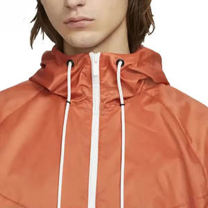 Ensemble short coupe-vent respirant à capuche élégant pour l'hiver avec un look moderne, une sensation légère et un design décontracté - Product Image 5