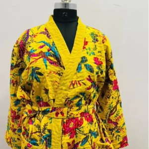 Manteau imprimé oiseau jaune matelassé de style Kantha fait à la main pour les femmes Kimono thermique confortable de vêtements de nuit pour le printemps été pur - Product Image 1