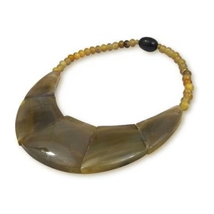 Collar Redondo Hecho a Mano con Cuerno de Búfalo, Joyería Audaz e Impermeable con Estilo Moderno para un Look Único y Personalización Completa - Product Image 3