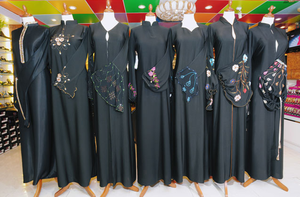 Abaya negra con nuevo diseño bordado en la parte delantera y mangas para Mujeres Musulmanas - Product Image 1