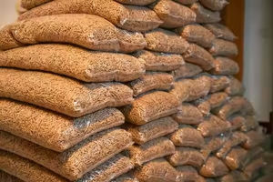 Granulés de bois de biomasse industrielle avec densité optimisée, faible teneur en humidité et efficacité thermique améliorée à partir de bois mixte - Product Image 4