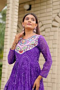 Lanzamiento de Nueva Tela Moderna para Vestido Especial de Navratri, Faux Georgette con Bordado y Trabajo de Espejos Reales para Fiestas - Product Image 3