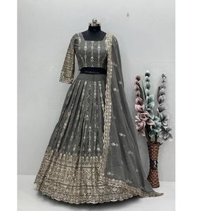 Ensemble Lehenga Choli semi-couturié pour femme, best-seller, avec travail de sequins en georgette étoilée et blouse à coupe moderne pour les soirées - Product Image 1