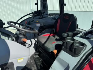 Tractor de un solo eje Mahindra 6075 de alta calidad con motor, caja de cambios y bomba - Uso intensivo y para largas jornadas - Product Image 1