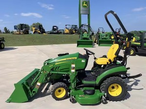 Mini Tractor Compacto John Deere 1025R, Tractor Utilitario Agrícola con Cargador Frontal, 4x4, para Trabajo Agrícola - Product Image 1