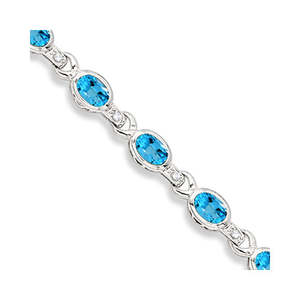 Pulsera de Oro Blanco de 14K con Topacio Azul Ovalado de 9.62ctw y Diamantes, Pulseras y Brazaletes de Diamantes - Product Image 3
