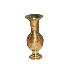 Vase à fleurs en laiton de qualité supérieure avec une belle gravure or et peinture rouge décoration de table finie Vase à fleurs - Product Image 3