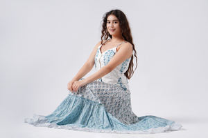 Robe maxi bleue pour femme pour l'été Bloc de main floral indien imprimé devant bouton ouvert à trois niveaux avec taille naturelle - Product Image 4