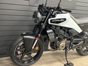 Modelo en Oferta, Nueva Husqvarna VIT-PIL-EN 125, GRAN AHORRO sobre el Precio de Venta Sugerido por el Fabricante, con 2 Años de Garantía Internacional - Product Image 2