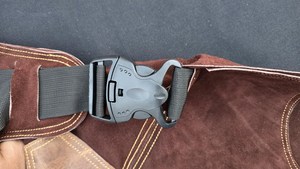 Gorra de herrador de cuero de alta calidad con imanes y múltiples bolsillos Delantal de herraje duradero Delantales de herrador occidental ligeros personalizados - Product Image 3