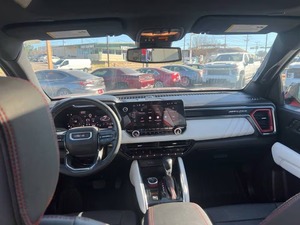 AT4X 4dr Crew Cab 4WD SB Usado en Buen Estado - Product Image 4