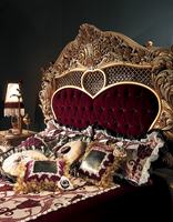 Ensemble de chambre à coucher de luxe de style royal européen, en teck massif, écologique, durable, confortable, personnalisable, avec tête de lit sculptée à la main