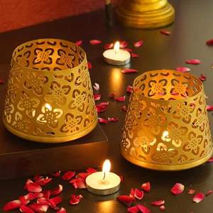 Ensemble de petites bougies votives en acier aux textures uniques idéales pour les espaces de table de vacances et l'ambiance festive intérieure - Product Image 6