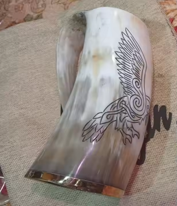 Taza de cuerno para beber tallada vikinga hecha a mano altamente pulida de alta calidad para vino y cerveza hecha por Artesanías de media luna - Product Image 2