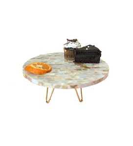 Support à gâteau en bois fusionné avec résine époxy de luxe, fait à la main, avec pieds en métal, pour les événements d'anniversaire, les fêtes et la décoration de table moderne - Product Image 6
