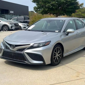 Toyota Camry SE 2022 Elegante y Económico - Product Image 1