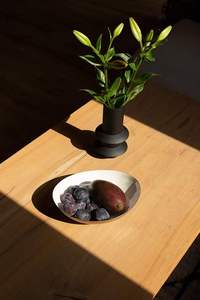 Vase de table en forme de larme noir mat minimaliste moderne fait à la main, pièce élégante en métal pour la maison, le bureau ou la décoration de mariage - Product Image 4