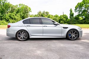 แพ็คเกจ M5 คอมเพททิชั่น ปี 2016 กำลัง 575 แรงม้า เครื่องยนต์ทวินเทอร์โบ V8 - Product Image 6
