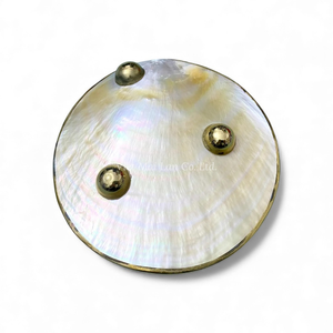 Assiette en nacre pour la présentation du caviar et la décoration de table, provenance du Vietnam - Product Image 3