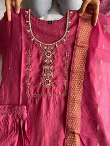 Traje Salwar de seda hecho a mano de diseñador con Dupatta para funciones de boda pakistaní Ropa india y pakistaní - Product Image 2