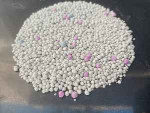 Arena para gatos redonda con gránulos de bentonita, embalaje estándar de exportación con bolsa estándar, gestión de residuos para gatos de primera calidad - Product Image 4