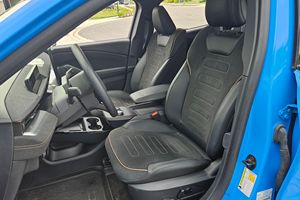Ford Mustang Mach-E GT 2023 d'occasion en bon état, 5100 milles, double moteur, transmission intégrale, bleu métallisé Grabber - Product Image 5