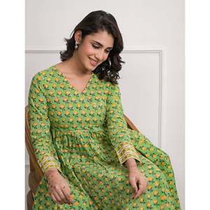 Vestido Verde Angrakha de Algodón con Diseño Personalizado, Cintura Imperio, Transpirable y Elegante para Mujer, Ideal para Días de Fiesta - Product Image 5