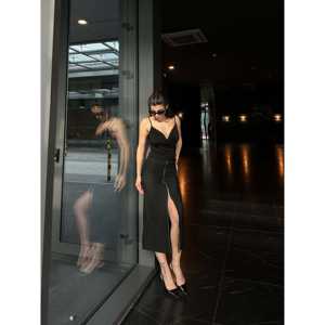 กระโปรงผ้าซาตินรัดรูปมีซิป - Product Image 1