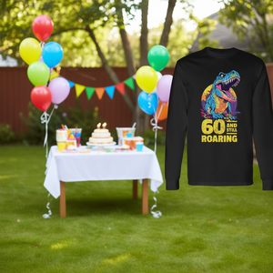 T-shirt a maniche lunghe per il 60° compleanno di T-Rex, design con dinosauri - Product Image 3