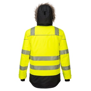 Visibilité et protection maximales avec des vestes de sécurité réfléchissantes idéales pour les travaux routiers réalisés au Pakistan. - Product Image 2