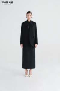 Meilleurs prix Costumes blancs pour femmes Blazers PERA BLAZER SANS COL À UN SEUL BOUTON Boîtes à col en V Emballage Grossiste BLANC - Product Image 6