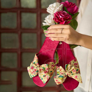 En stock, faible MOQ, sandales antidérapantes pour femmes, dessus en velours durable, semelle extérieure en cuir véritable de qualité supérieure - Product Image 2