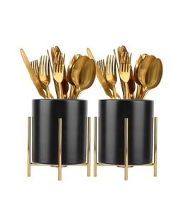 Portacubiertos de hierro de primera calidad para decoración de cocina moderna que ofrece una construcción robusta y una solución organizada para el almacenamiento de utensilios. - Product Image 1