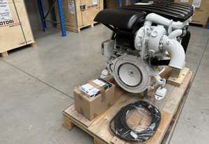 Motor Marino VM MOTORI MR706LX de 350 HP (257 kW), Monocilíndrico, 70 cc, Refrigerado por Aire, con Arranque Eléctrico, Componentes Centrales del Motor - Product Image 2