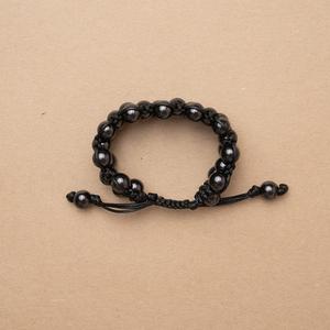 Pulsera de macramé Shambhala de shungita de 3 filas con 35 cuentas redondas pulidas de 0.32 pulgadas (8 mm) en un cordón negro, tamaño ajustable 15-25 - Product Image 2