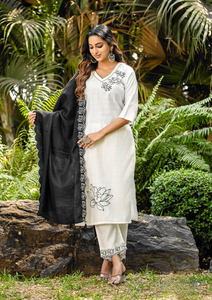 Salwar Kameez para Mujer de Dhwaja Export, Parte Superior de Tejido de Viscosa con Bordado a Mano, Parte Inferior de Tejido Chinnon, Dupatta con Bordado Chanderi para Fiestas - Product Image 4
