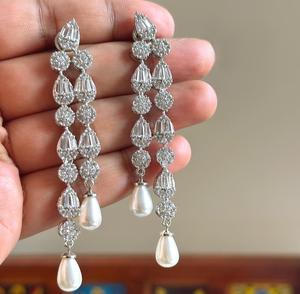 Pendientes Elegantes y Exclusivos de la Mejor Calidad, Chapados en Plata de Latón con Circonitas, Modernos para Mujeres y Niñas, para Bodas y Fiestas - Product Image 2